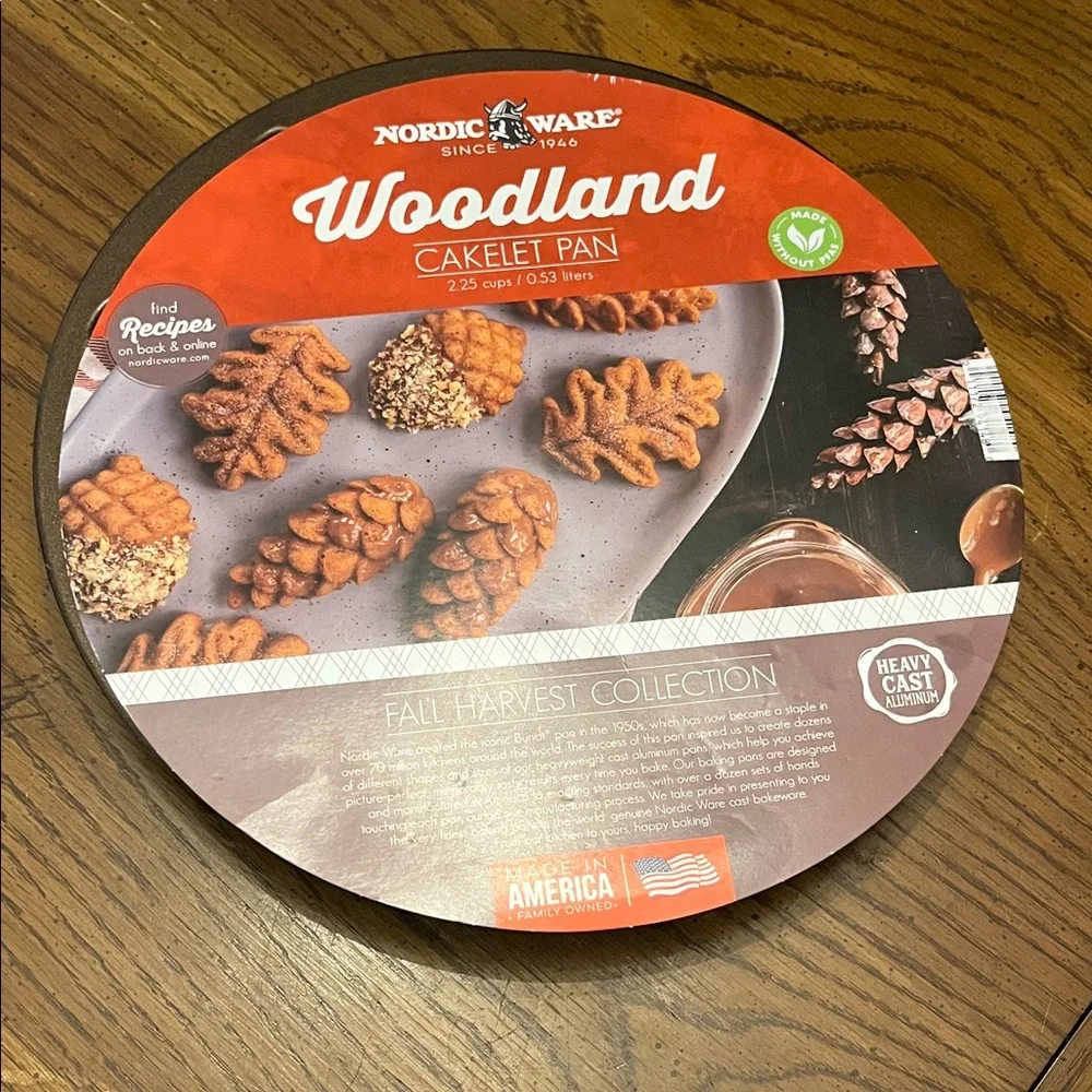 Nordic Ware Woodland Cakelet Pan - Brown, NWOT